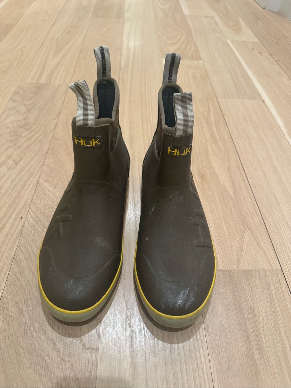 Huk Men’s Olive Rubber Ankle Boots with Yellow Trim - Picture 2 of 10